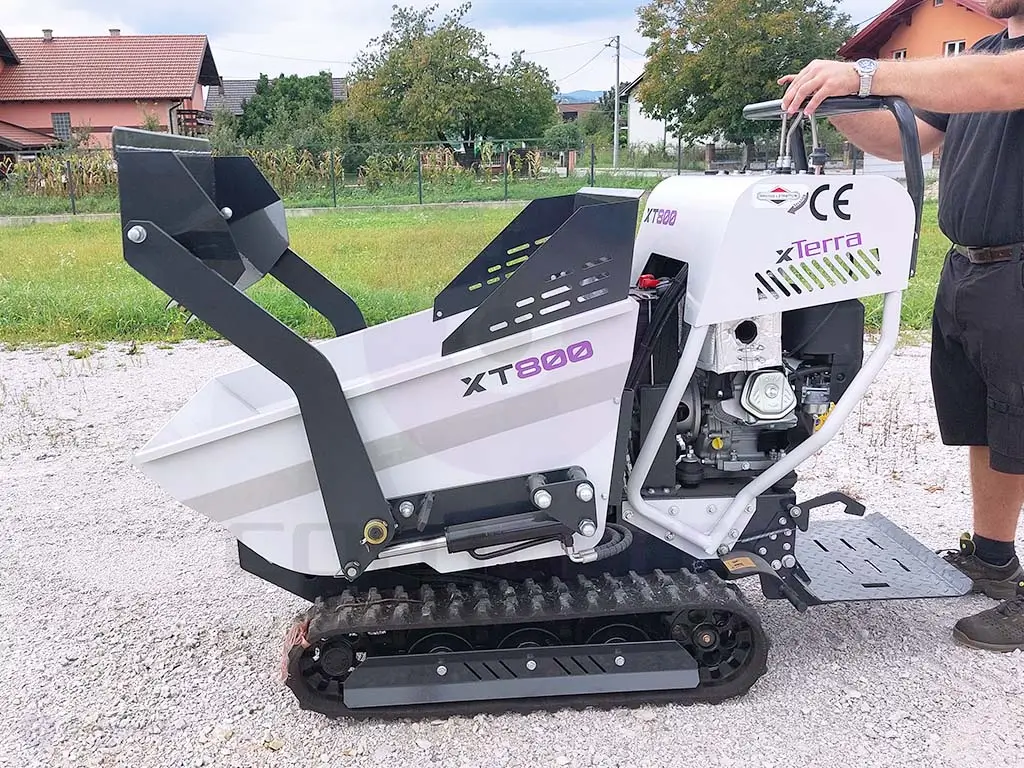 Mini demper utovarivač XTERRA XT800 - Podizanje korpe